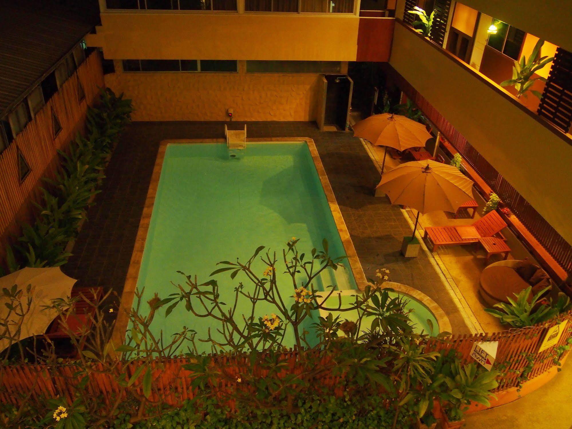 Phusiri Place Chiang Mai Buitenkant foto